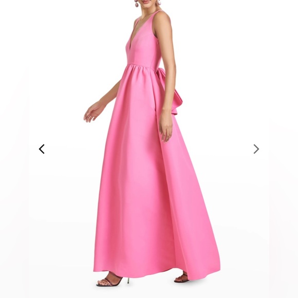 Never worn designer pink bow dress! - Picture 2 of 9